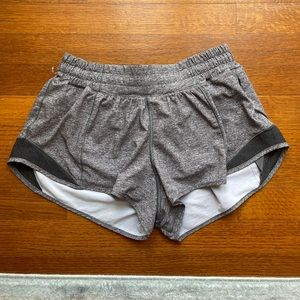 Lululemon Hotty Hot 2.5” Size 8 Grey Shorts